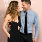 Hilary Swank, aos 52 anos, divulga gravidez do terceiro filho