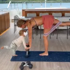 Gisele Bündchen é vista de muletas e bota ortopédica em Miami