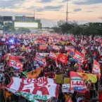 Estudantes voltam �s ruas para defender democracia e educa��o, diz UNE