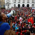 Estudantes voltam �s ruas para defender democracia e educa��o, diz UNE