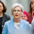 Deputada australiana sofre ataque terrorista com carro e faca