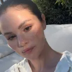 Selena Gomez revela que anos de vape mudaram sua voz para sempre