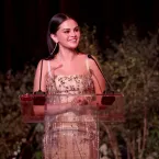 Selena Gomez revela que anos de vape mudaram sua voz para sempre