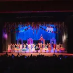 Claudia Ohana brilha em musical de festas juninas inspirado em Shakespeare