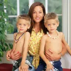 Irmãos gêmeos Dylan e Cole Sprouse descobrem que são descendentes de incesto