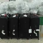 M�e brit�nica presa por contrabandear 460kg de maconha em malas pesadas