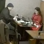 Homem obcecado pela enteada a mata após gravar atos com boneca