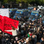 França fecha museus e mobiliza 70 mil policiais para conter novos protestos
