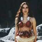 Anitta: 'Basta de cobrar artistas, vamos cobrar políticos'