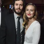 Adam Brody se arrepende de como pediu Leighton Meester em casamento