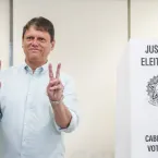 Tarc�sio de Freitas n�o sabia que Fl�vio Bolsonaro fugiria do Brasil