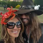 Elizabeth Hurley e Billy Ray Cyrus morar�o juntos em Los Angeles