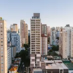 Trabalho híbrido transforma a forma de escolher onde morar