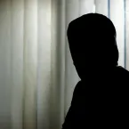 Celebridade misteriosa ameaça se suicidar para impedir publicação de acusações graves