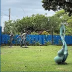 Quatro artistas ganham casa � beira-mar para criar arte em Manguinhos