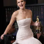 Jennifer Lawrence pode ter feito plástica que custa US$ 30 mil