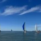Regata de aniversário de Itajaí reúne 21 veleiros em grande disputa