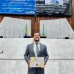 Advogado Jefferson Nascimento da Silva recebe pr�mio na Assembleia Legislativa do Paran�