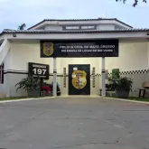 Homem usa cartucheira para atirar em mulher ap�s discuss�o em bar