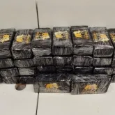 Pol�cia prende na Dutra motorista que transportava 50 quilos de coca�na em cabine de caminh�o
