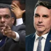 Deputado chama Fl�vio Bolsonaro de 'batedor de carteira' em briga por dinheiro de filme