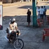 C�mera flagra morte de homem a golpes de canivete em bar em MT