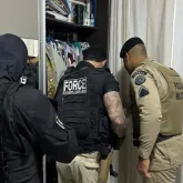 Quatro policiais militares s�o presos por suspeita de sequestro de jovens na Bahia