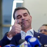 Pesquisa mostra que 88% dos eleitores de Fl�vio Bolsonaro querem que ele continue na disputa pela presid�ncia