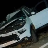 B�bado bate carro em carreta e sai vivo em MT