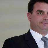 Fl�vio Bolsonaro empregou ex-chefe da Caixa que foi demitido por ass�dio