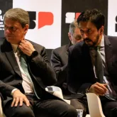 Tarc�sio e Nunes conversam ap�s pol�cia mirar produtora de filme