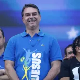Fl�vio Bolsonaro vai bem na Marcha para Jesus, mas precisa tomar cuidado com a falsidade