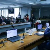 Senadores decidem o ritmo para votar o fim da jornada 6x1 de trabalho