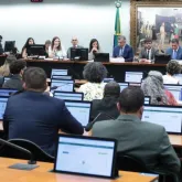 Deputados votam redu��o da maioridade penal para 16 anos na CCJ