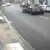 Policial bate em carro e voa de moto durante persegui��o em S�o Paulo