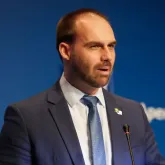 Eduardo Bolsonaro pede que Flavio deixe o partido Novo por causa de fala de Zema sobre Vorcaro