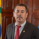 Pol�cia faz buscas contra deputado e outras pessoas suspeitas de liga��o com fac��o criminosa