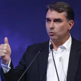 Carta de Fl�vio Bolsonaro aos EUA prop�e limitar integra��o do Pix