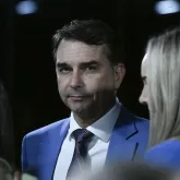 Fl�vio Bolsonaro vai aos Estados Unidos para defender o Pix em reuni�o sobre tarifas