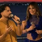 Claudia Leitte surpreende cantor em bar de Salvador