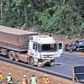 Batida entre picape e caminh�o deixa 2 mortos na BR-163 em Mato Grosso