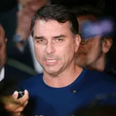 Moraes pro�be Fl�vio de visitar Bolsonaro por 90 dias ap�s ler carta
