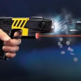 PM usa arma de choque para prender homem que agrediu esposa na frente do filho
