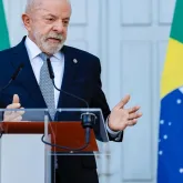 Brasil devia ter se defendido melhor das taxas dos EUA, diz especialista