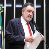 Patrus Ananias, ex-ministro de Lula, anuncia que quer ser candidato ao governo de Minas Gerais