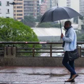 Frente fria chega em SP e deixa Sul em alerta de temporais