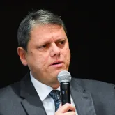 Tarc�sio diz que Fl�vio vai manter o legado de Bolsonaro