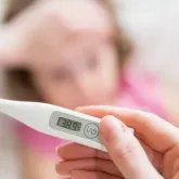 Febre com sinais de problema no sistema nervoso precisa de atendimento r�pido