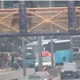 �nibus atropela pedestre na Avenida Brasil, em Manguinhos