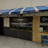 Steakhouse nos EUA serve jantar gourmet para clientes completamente nus por R$ 1.100